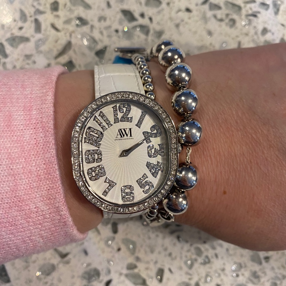 NWT AWI INTERNATIONAL WATCH😍